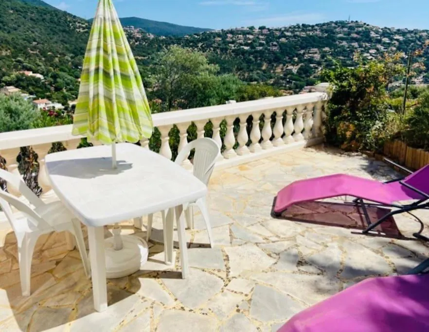 Appartement Cavaloc T2 Terrasse Vue Colline à Cavalaire-sur-Mer France